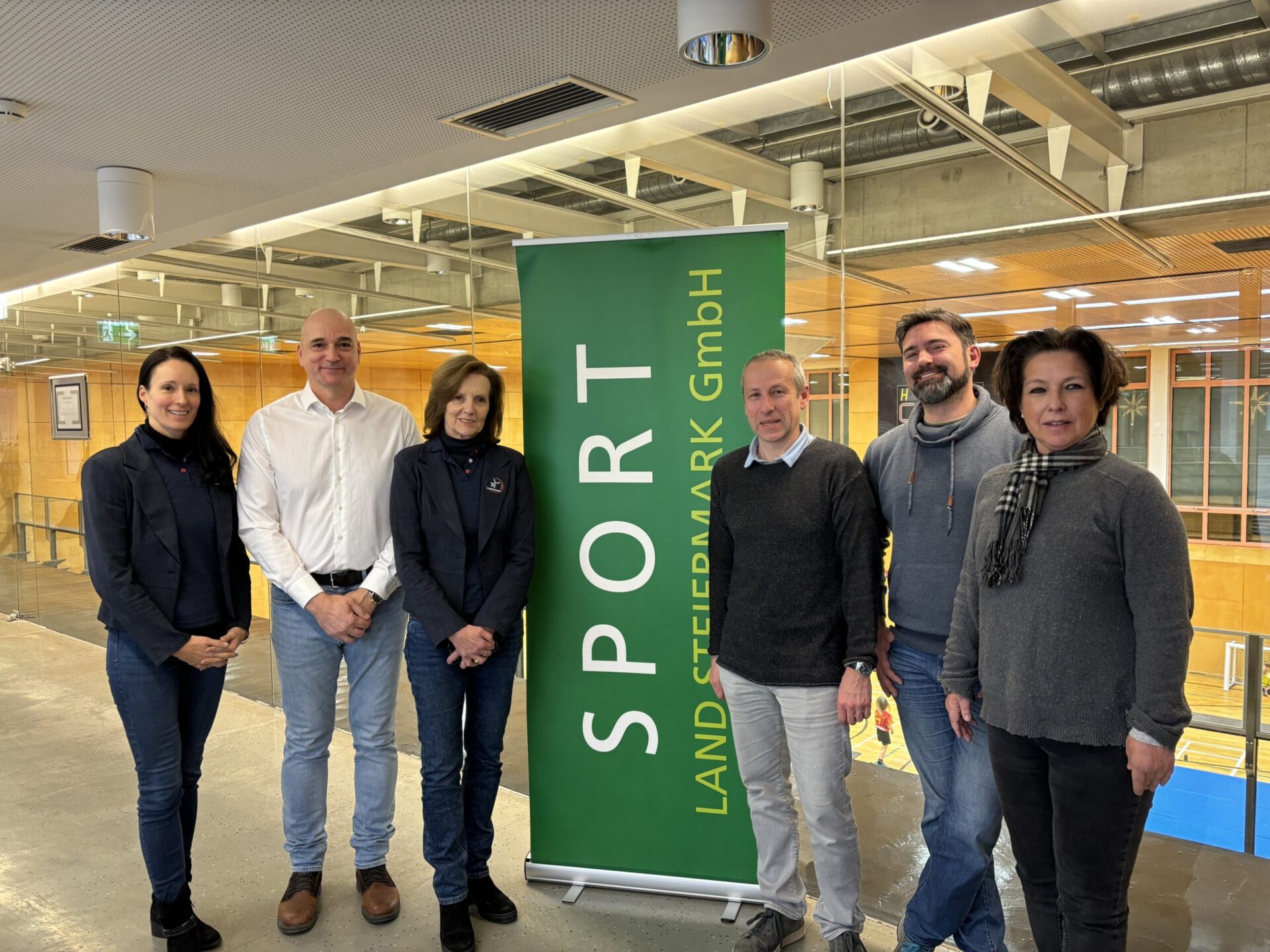 Gruppenfoto mit Geschäftsführer und dem Turnsport Steiermark