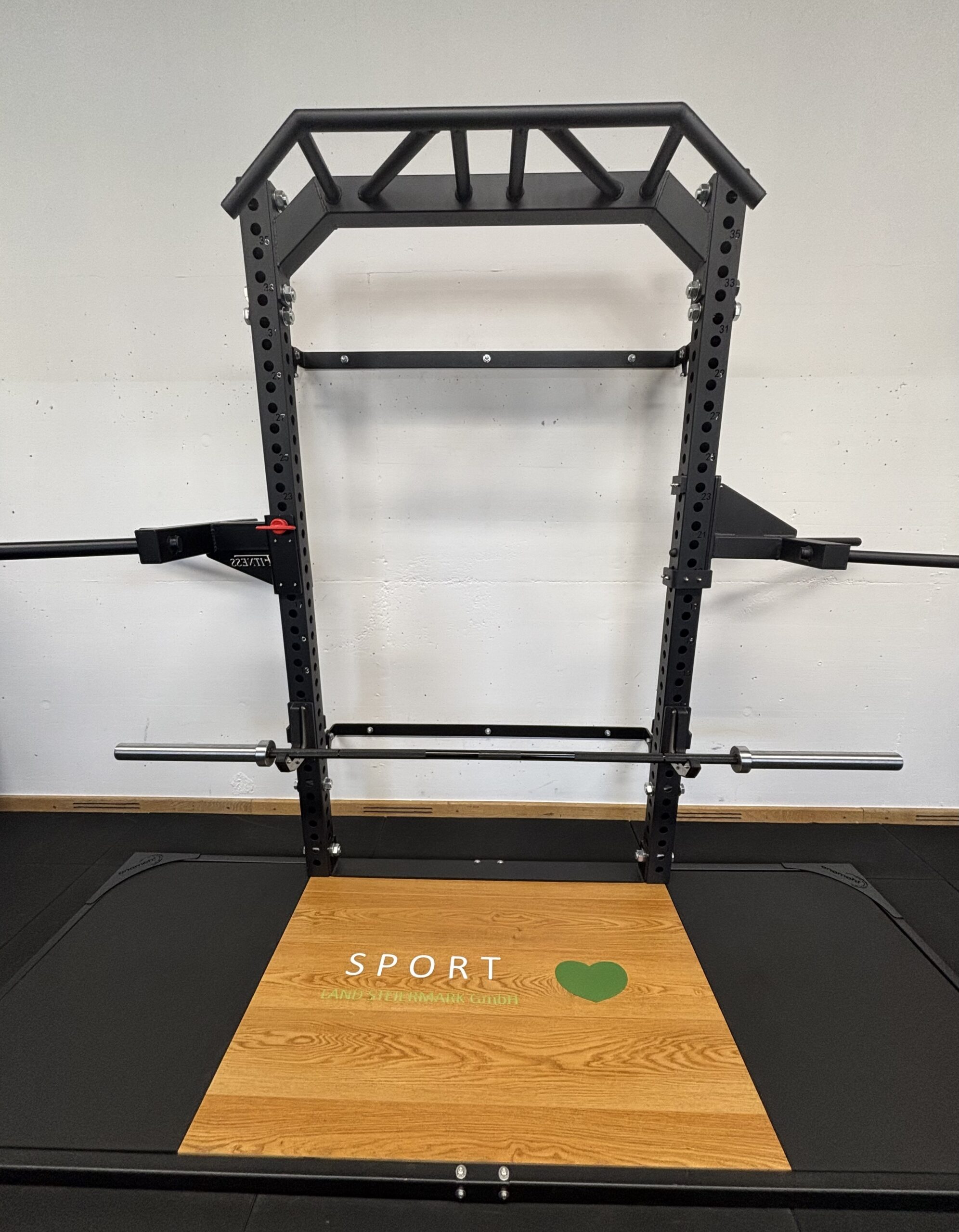 Gewichthebe Plattform inkl. 2 Dip-Stationen + Wand Rack, faltbar